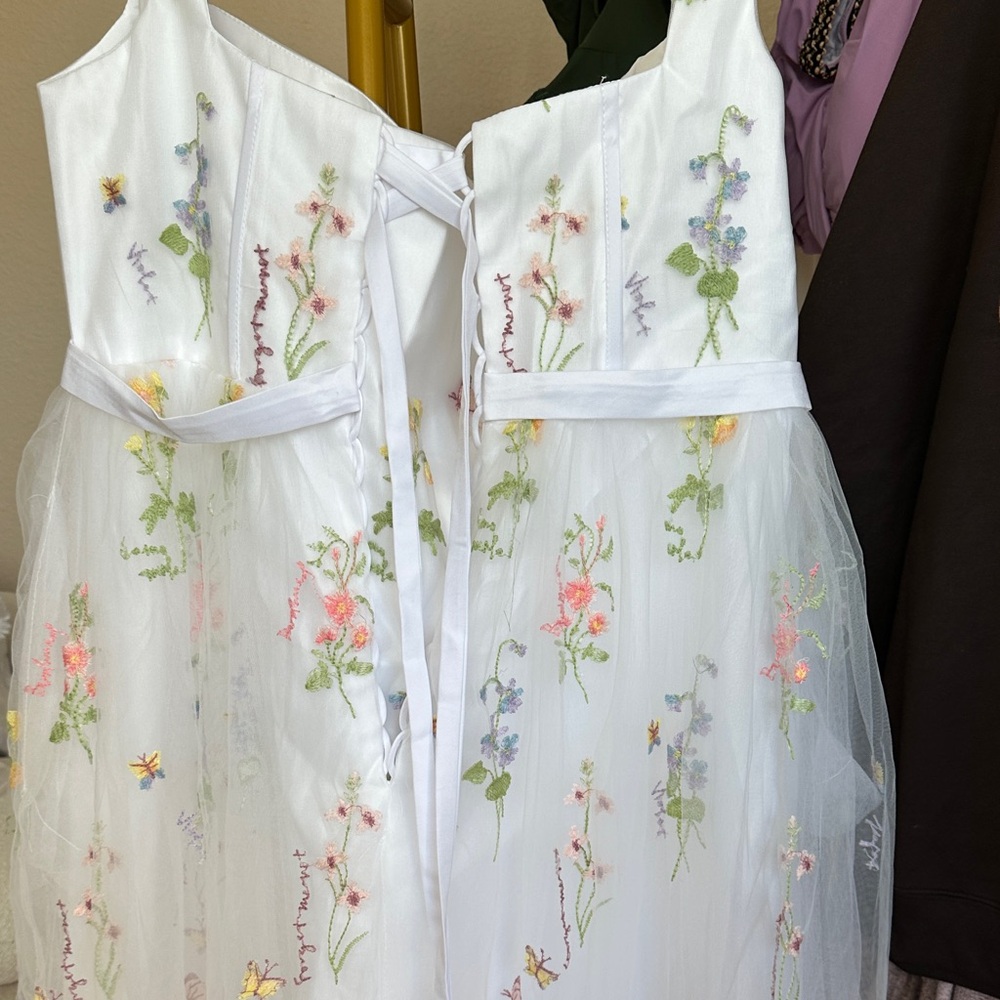 Floral Embroidered White Dress - Picture 5 of 7